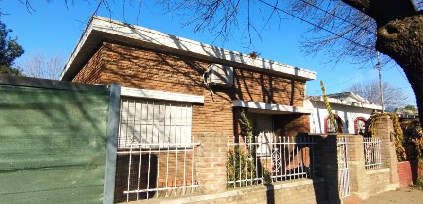 Casa con piscina en Roldán