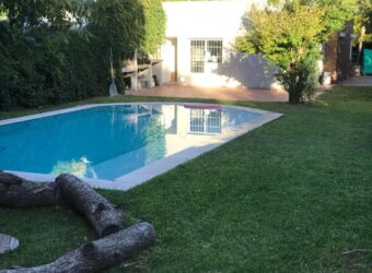 Casa con piscina en Roldán