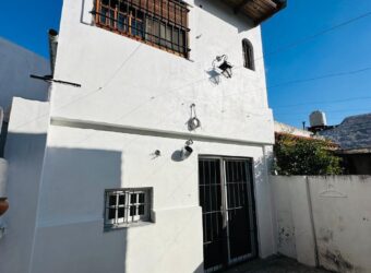 Oportunidad: casa de pasillo en Arroyito