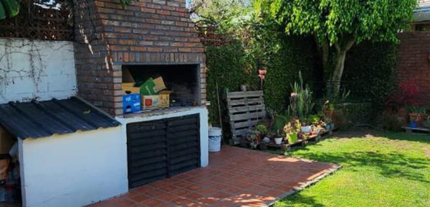 Casa en Alberdi con jardín